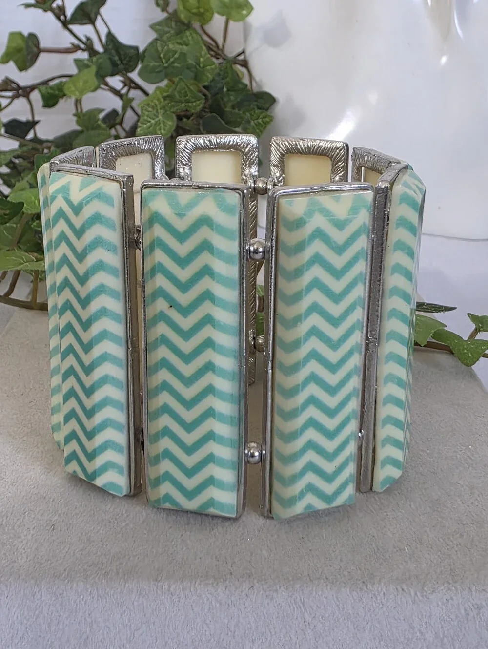 Chic Mint Green Chevron Silver Tone Stretch Statement Cuff Bracelet